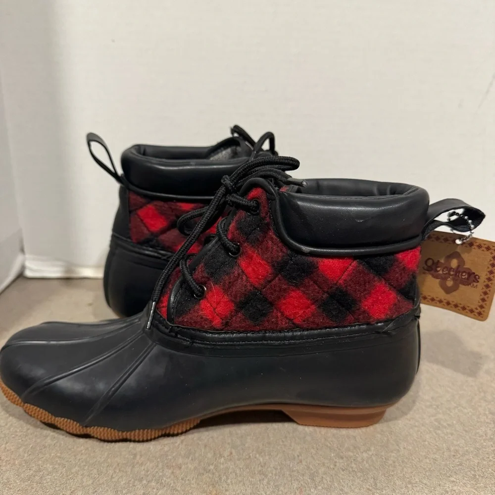 Skechers Women’s Black Red Pond Good-Plaid Duck Boots Size 8